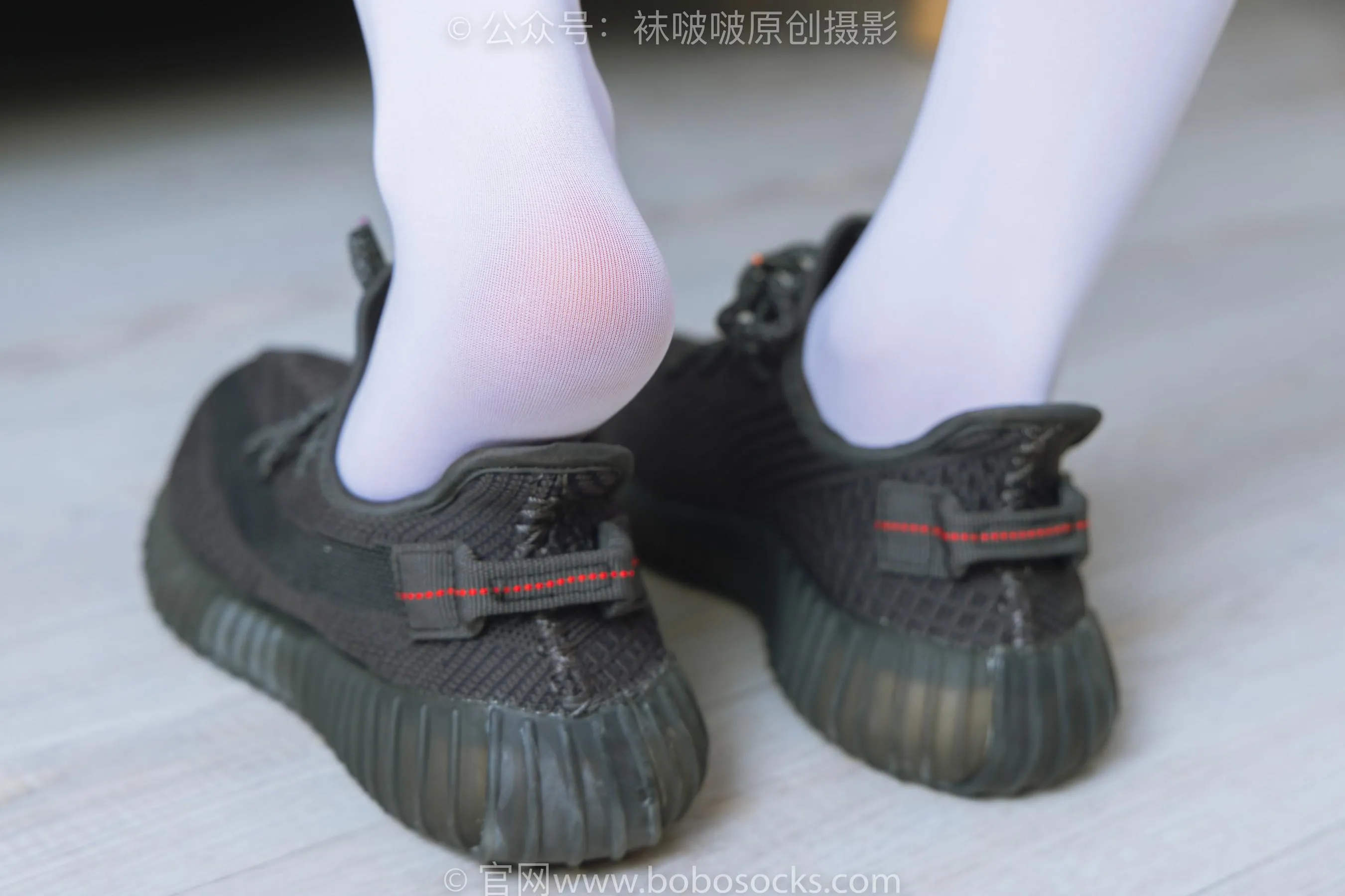 [BoBoSocks袜啵啵]NO.214 小沫-黑色运动鞋、厚白丝 [89P]插图8